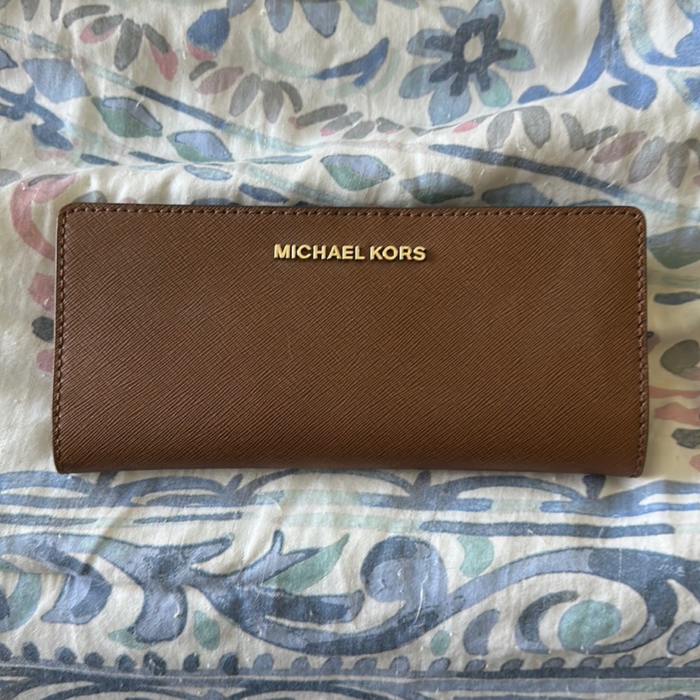 NWOT Michael Kors brown wallet never been used